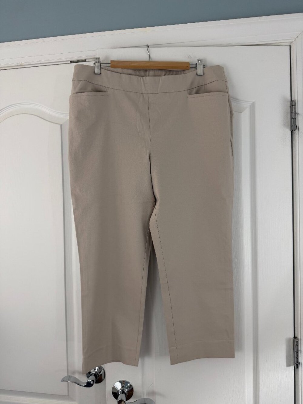 Chicos Pants Size 2.5 (14) Tan 3050